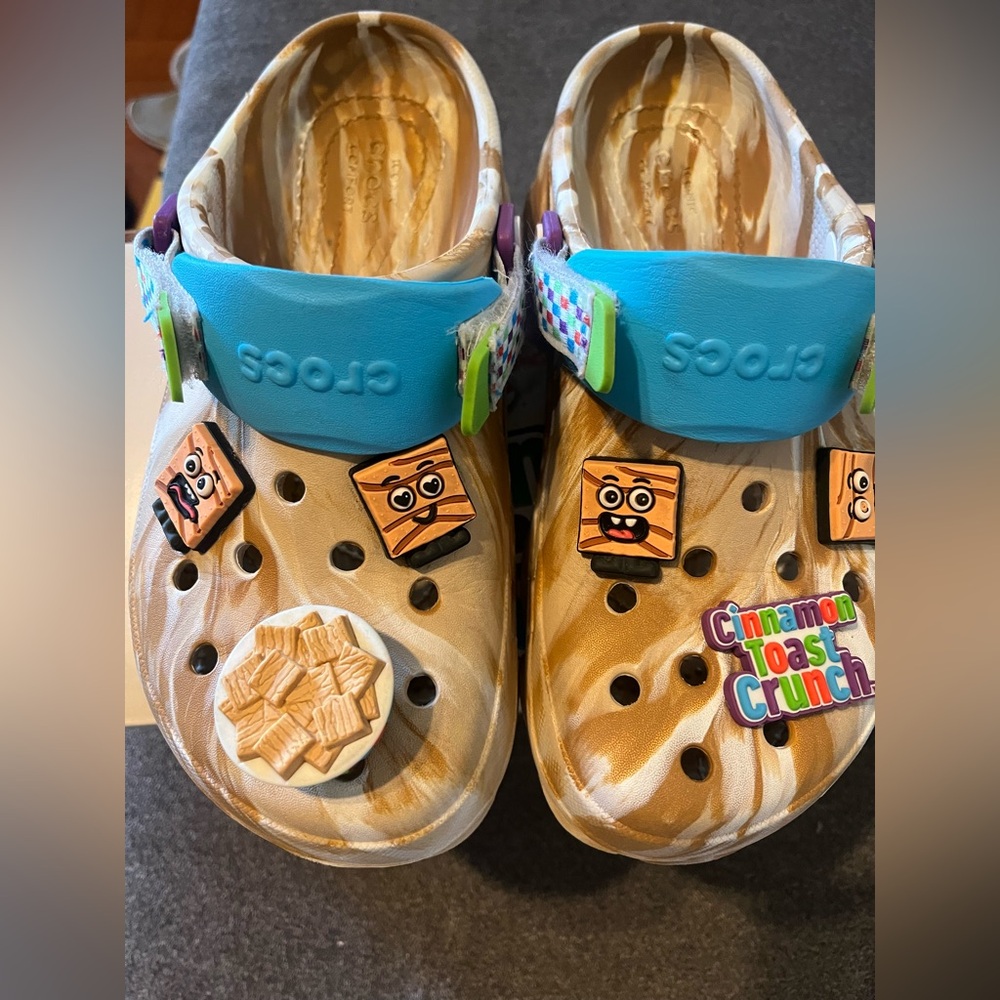 CROCS Kids Cinnamon Toast Crunch- Tan and Blue size 5J